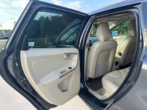 Used 2010 Volvo XC60 T6 R-Design image 21