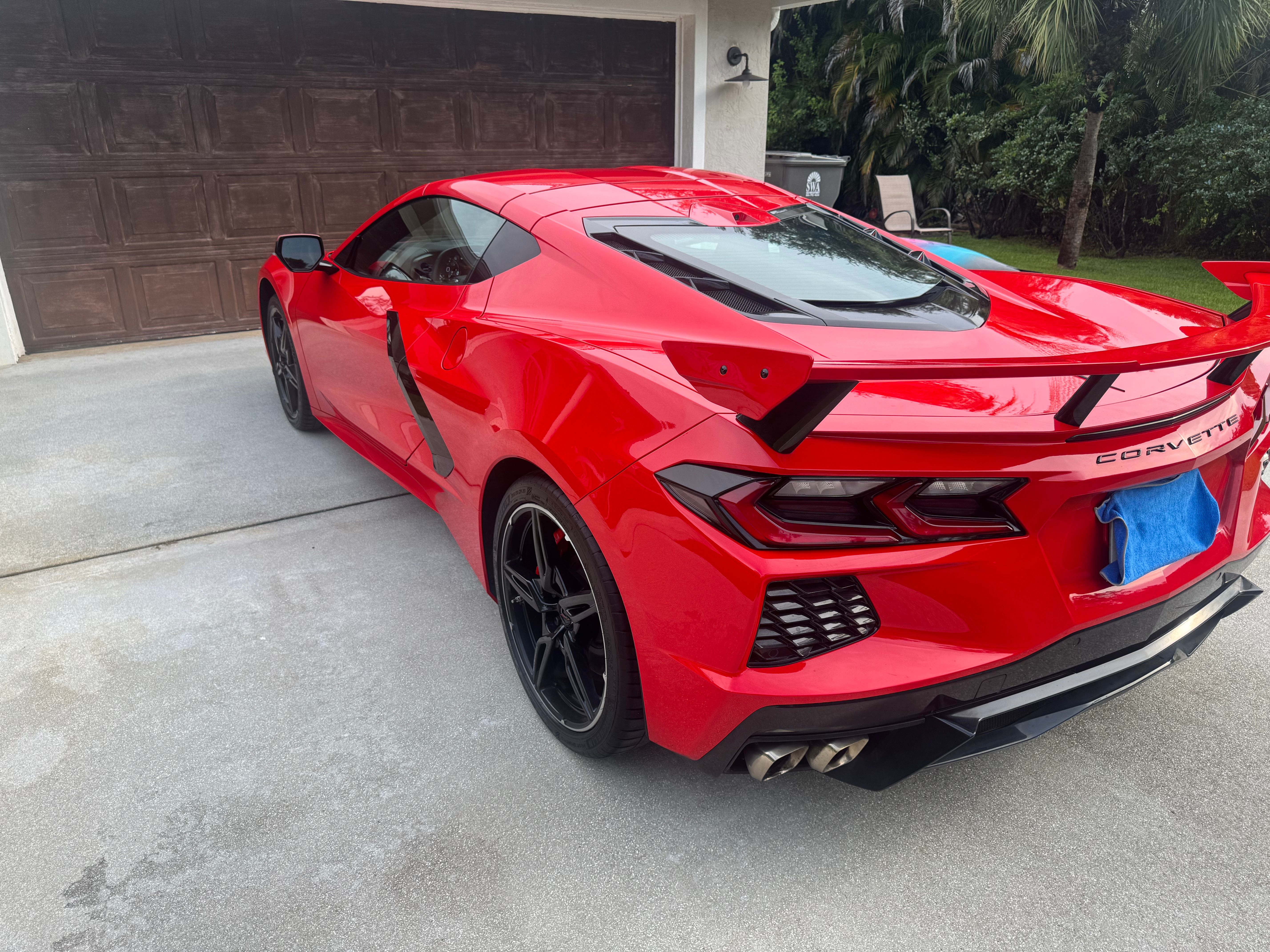 Used 2022 Chevrolet Corvette Stingray Preferred Cpe w/ Z51 Performance Package RWD image 2