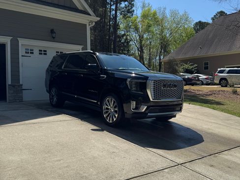 Used 2021 GMC Yukon XL Denali w/ Denali Premium Package AWD/4WD image 4