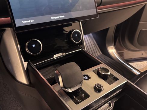 Used 2023 Land Rover Range Rover First Edition image 8