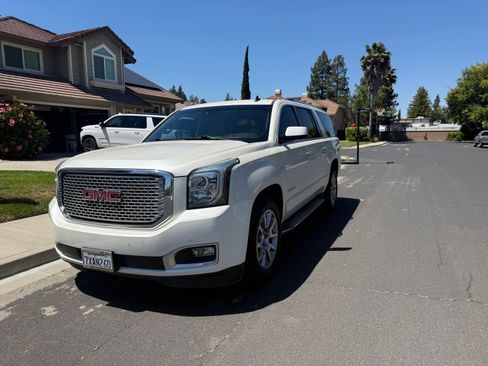 Used 2015 GMC Yukon XL Denali AWD/4WD image 1