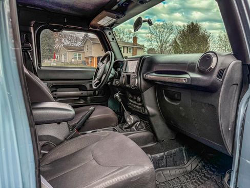 Used 2015 Jeep Wrangler Unlimited Sport image 19