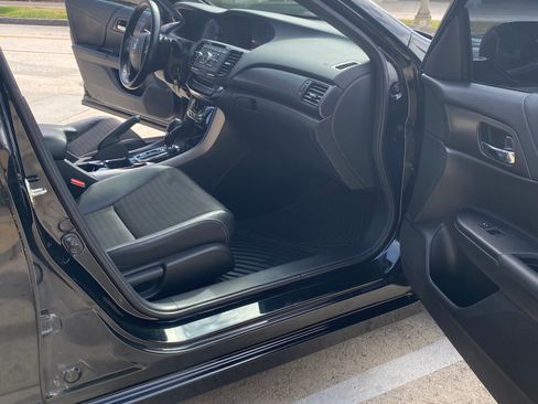 Used 2016 Honda Accord Sport image 17