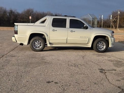 Used 2008 Chevrolet Avalanche LT w/ LT Preferred Equipment Group image 8