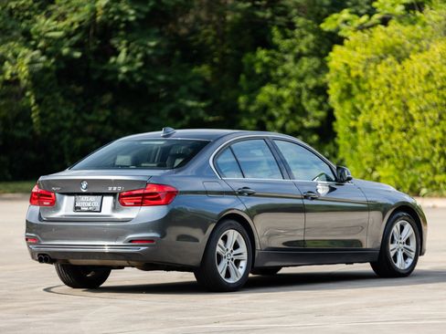Used 2017 BMW 330i xDrive Sedan w/ Premium Package image 8