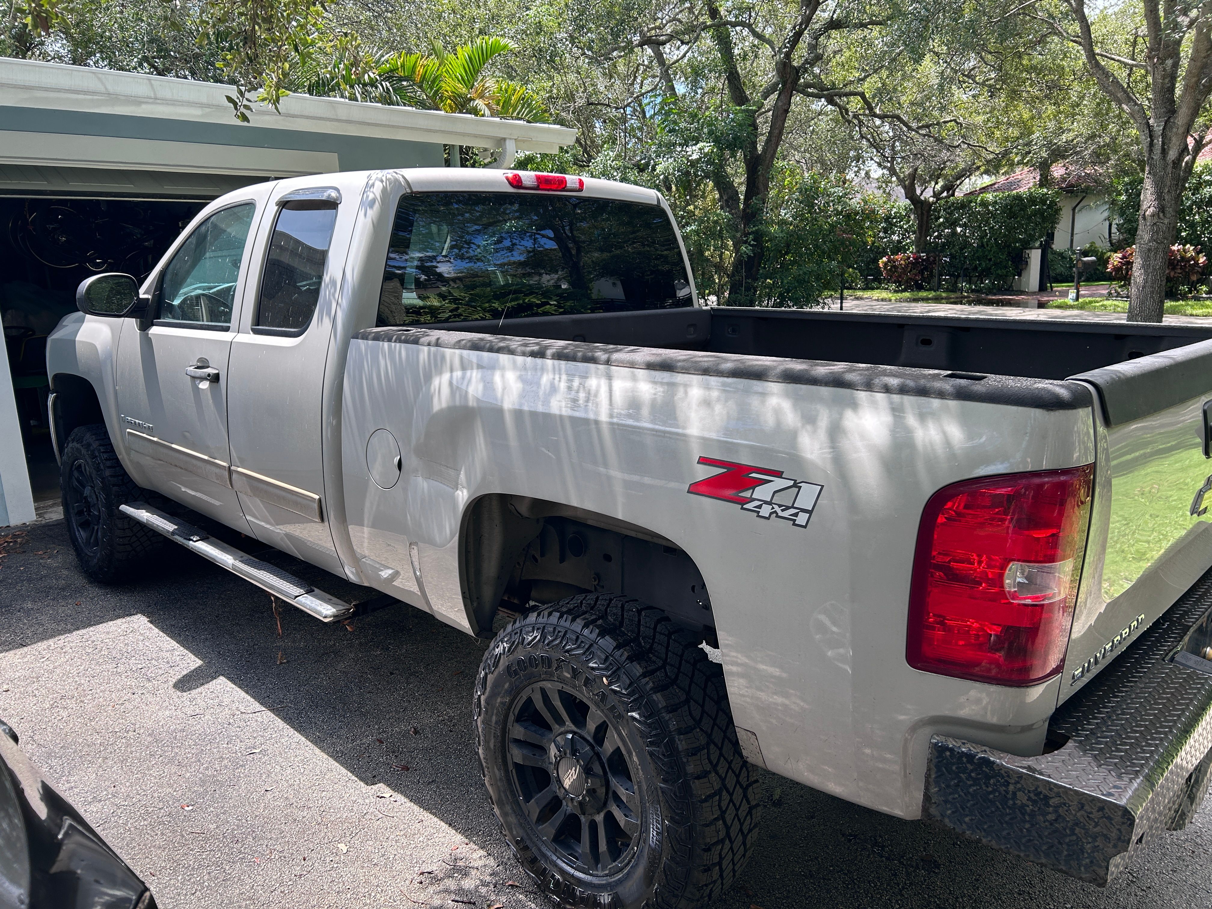 Used 2009 Chevrolet Silverado 2500 LT w/ Exterior Plus Package AWD/4WD image 15