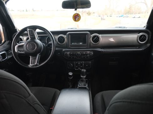 Used 2019 Jeep Wrangler Unlimited Sahara w/ Safety Group image 8