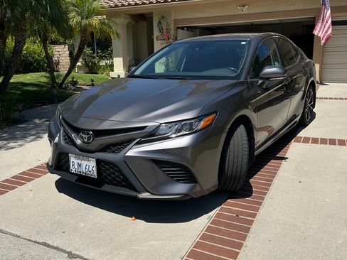 Used 2019 Toyota Camry SE w/ Convenience Package FWD image 1