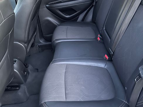 Used 2018 Chevrolet Trax LT w/ LT Convenience Package image 4