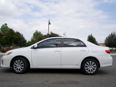 Used 2012 Toyota Corolla LE FWD image 17