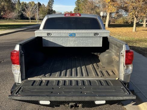 Used 2010 Toyota Tundra 4x4 CrewMax image 9