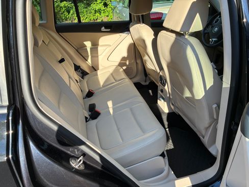 Used 2017 Volkswagen Tiguan S AWD/4WD image 10