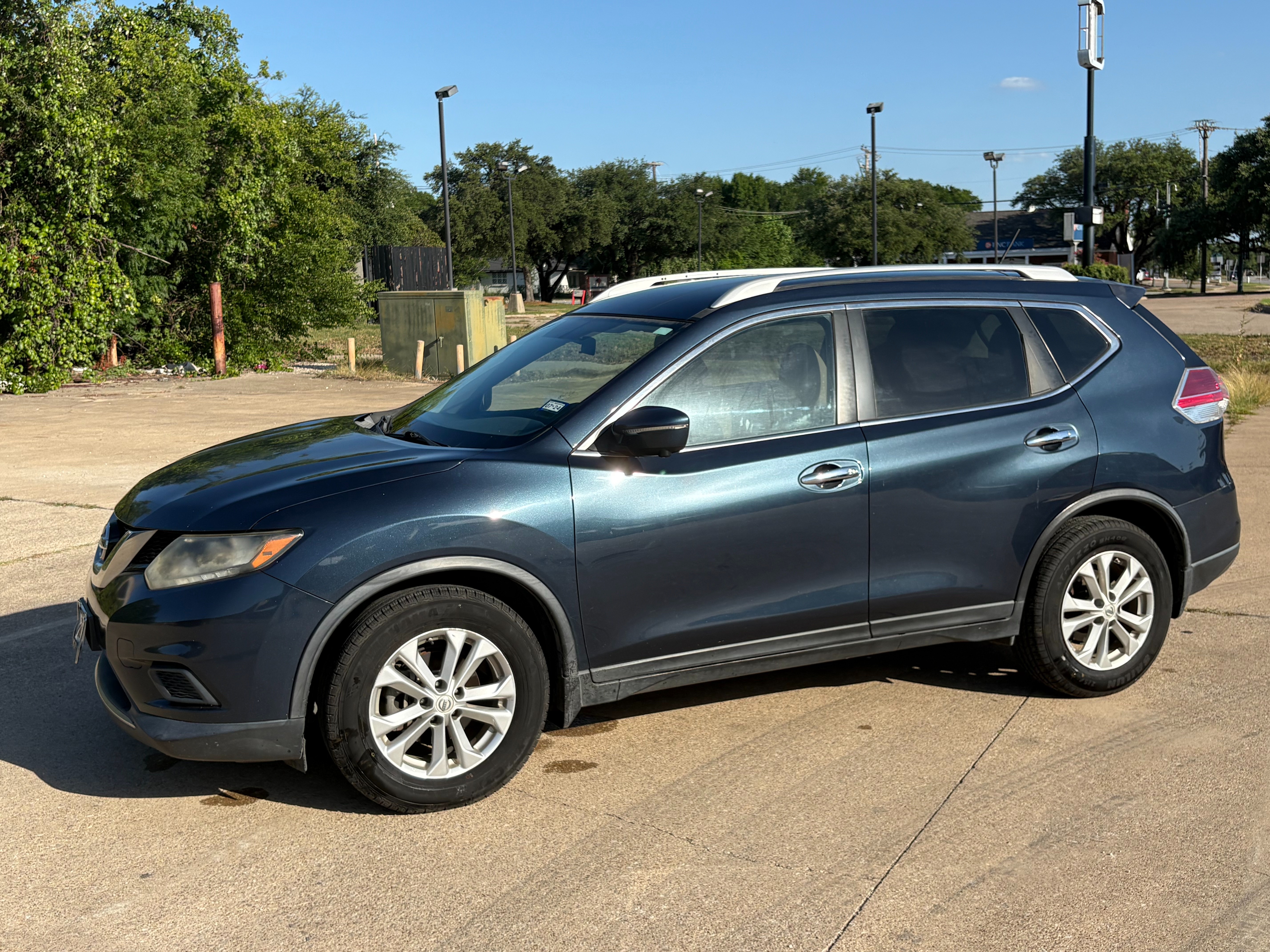 Used 2015 Nissan Rogue SV w/ SV Premium Package FWD image 1