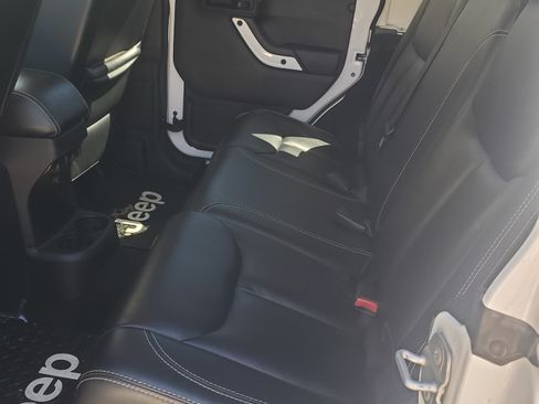 Used 2014 Jeep Wrangler Unlimited Sahara image 5