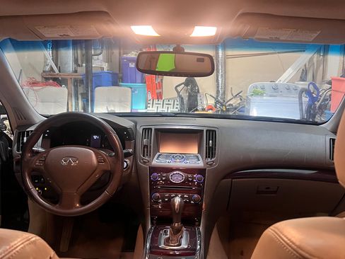 Used 2011 INFINITI G37 Journey w/ Premium Pkg image 10