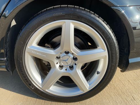 Used 2009 Mercedes-Benz E 550 Sedan image 32