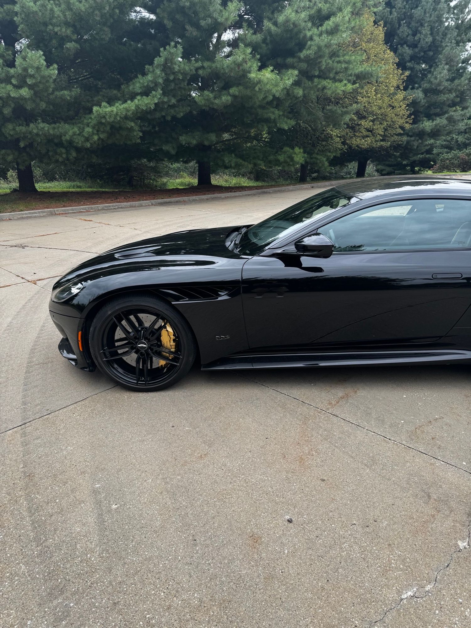 Used 2022 Aston Martin DBS Superleggera RWD image 5