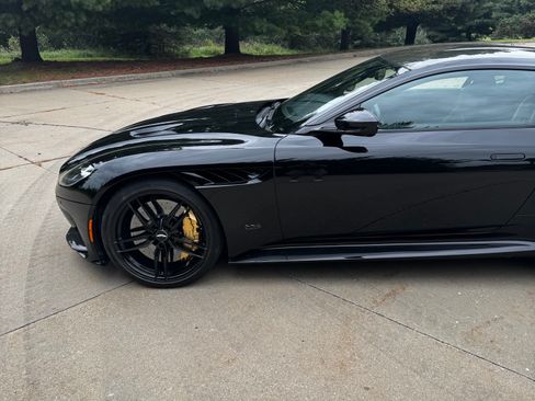 Used 2022 Aston Martin DBS Superleggera RWD image 5