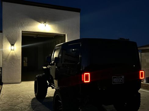 Used 2012 Jeep Wrangler Sahara w/ Connectivity Group image 5