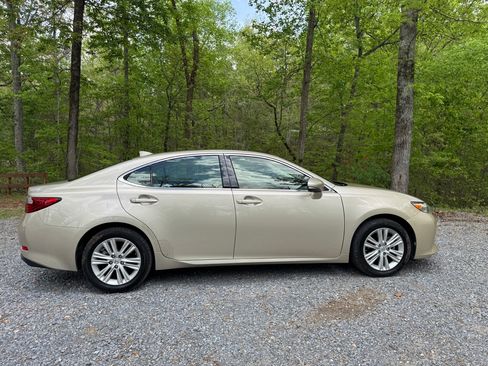 Used 2015 Lexus ES 350 w/ Premium Package FWD image 2
