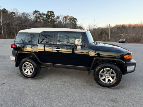 Used 2014 Toyota FJ Cruiser 4WD w/ Convenience Package image 5