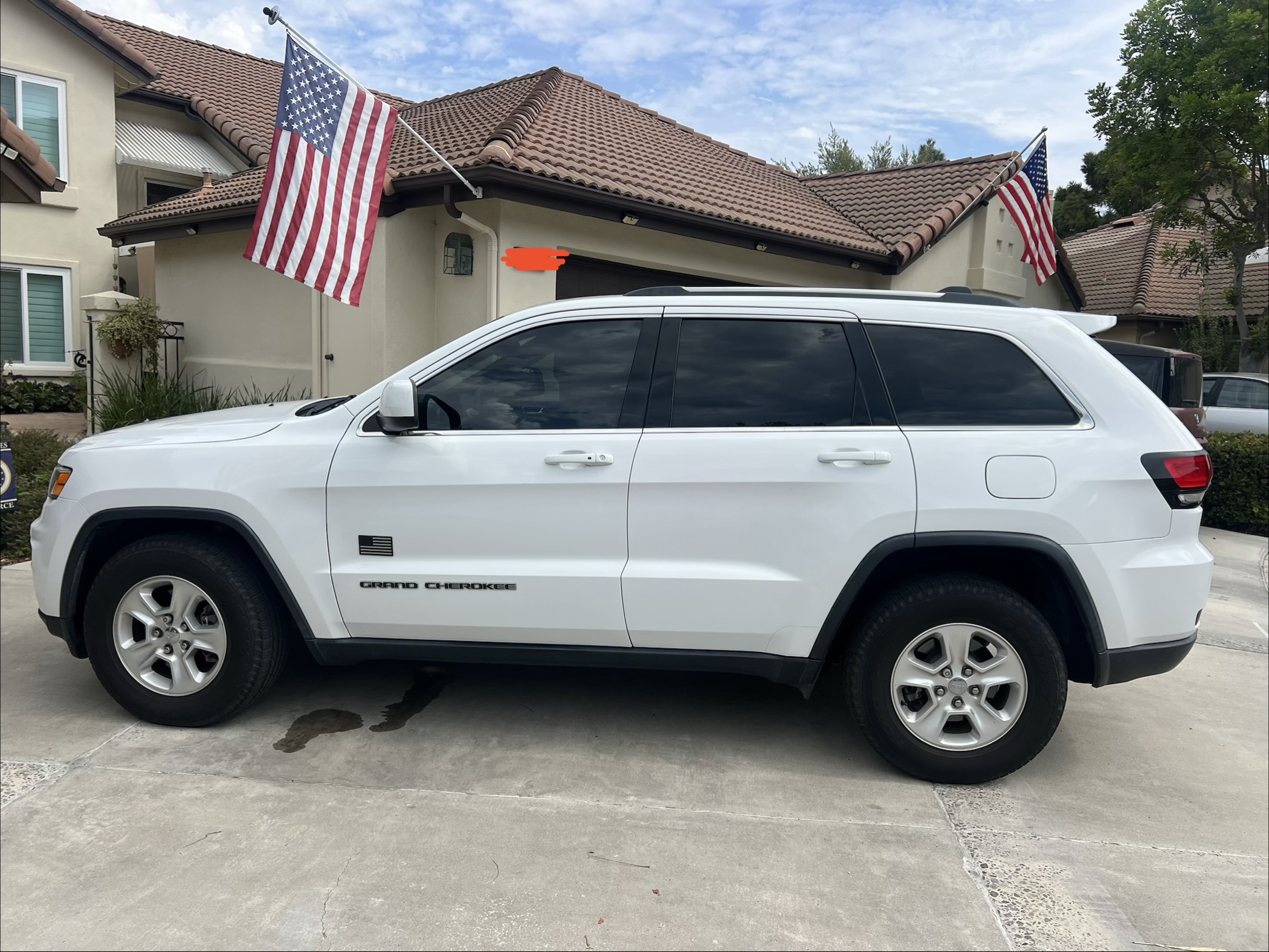 Used 2017 Jeep Grand Cherokee Laredo w/ Quick Order Package 23E AWD/4WD image 1