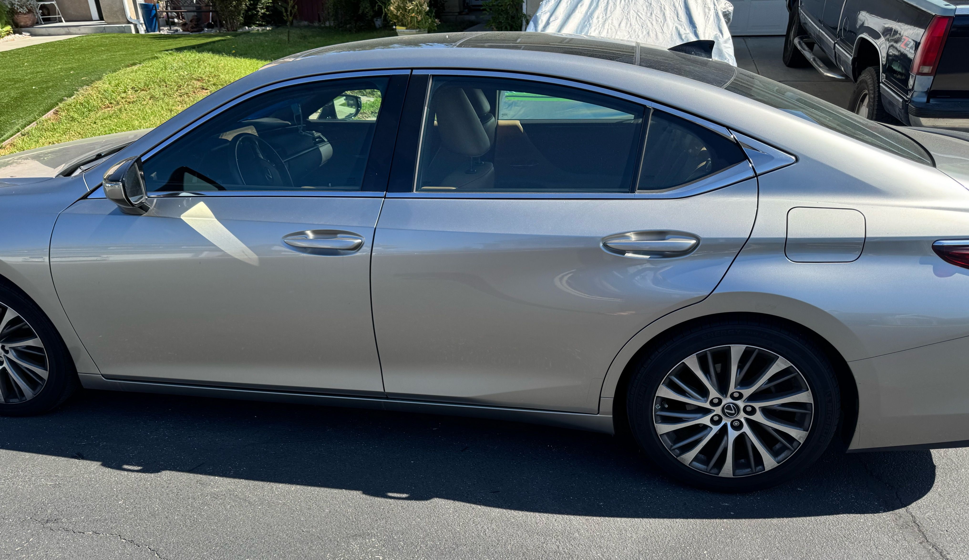 Used 2021 Lexus ES 350 w/ Premium Package FWD image 2