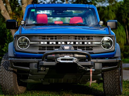 Used 2022 Ford Bronco Black Diamond image 4