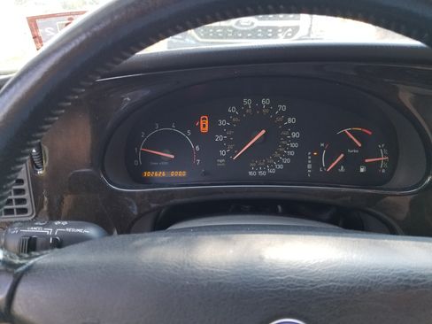 Used 2001 Ford F150 4x4 SuperCrew image 2