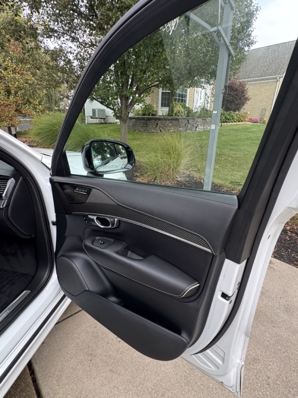 Used 2020 Volvo XC90 T6 R-Design w/ Advanced Package AWD/4WD image 27