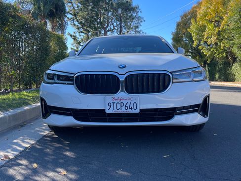 Used 2022 BMW 530i w/ Convenience Package image 2