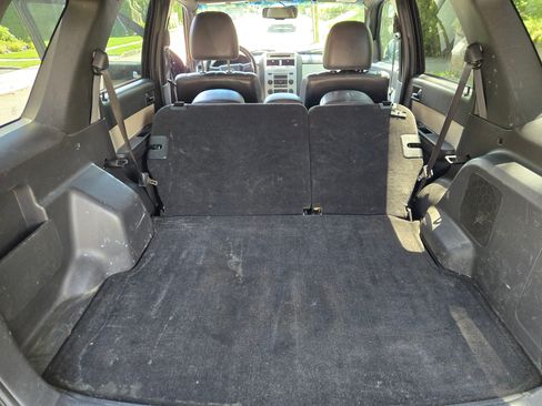 Used 2010 Mercury Mariner Premier image 8