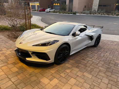 Used 2024 Chevrolet Corvette Stingray Preferred Cpe w/ Z51 Performance Package RWD image 2