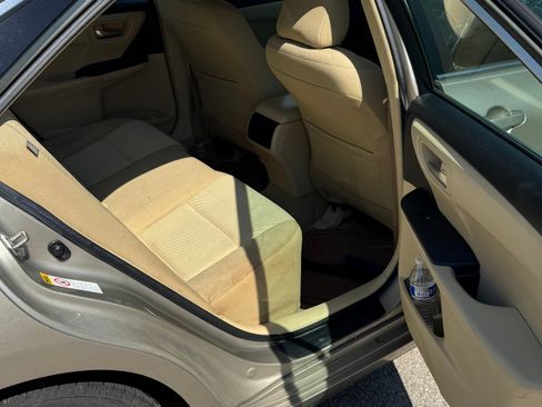 Used 2016 Toyota Camry LE image 12