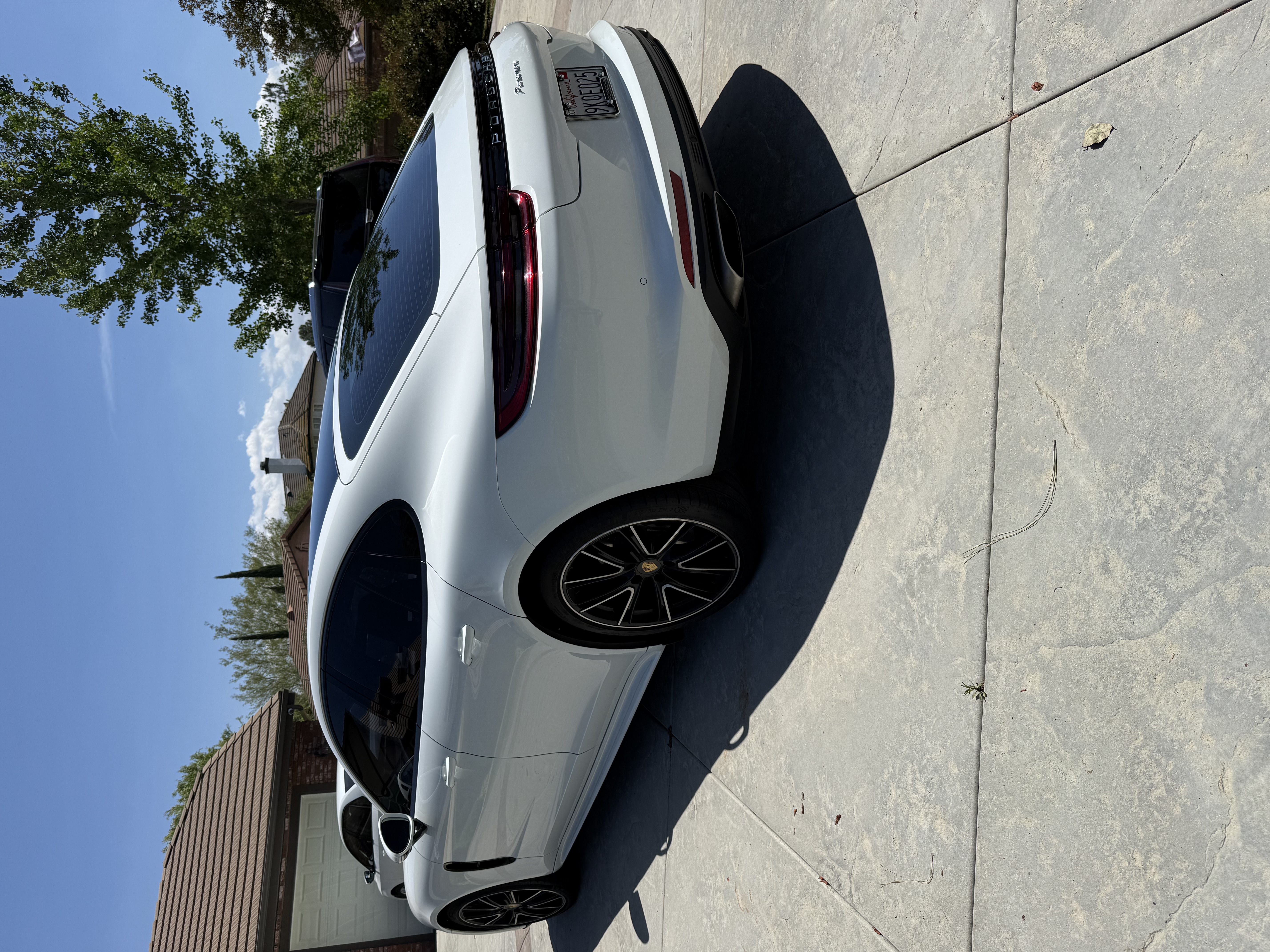 Used 2020 Porsche Panamera RWD image 2