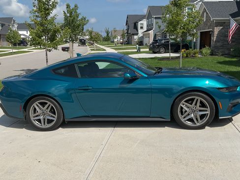 Used 2026 Ford Mustang Premium RWD image 1