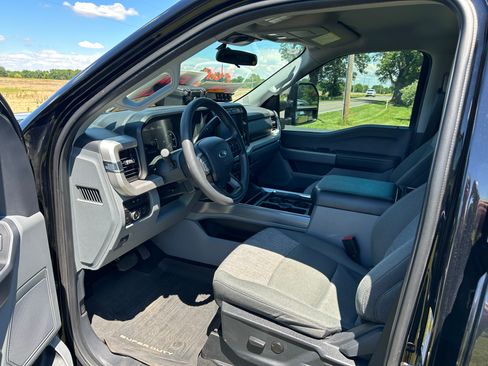 Used 2024 Ford F250 XLT w/ FX4 Off-Road Package AWD/4WD image 6