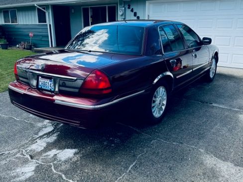 Used 2009 Mercury Grand Marquis LS image 8
