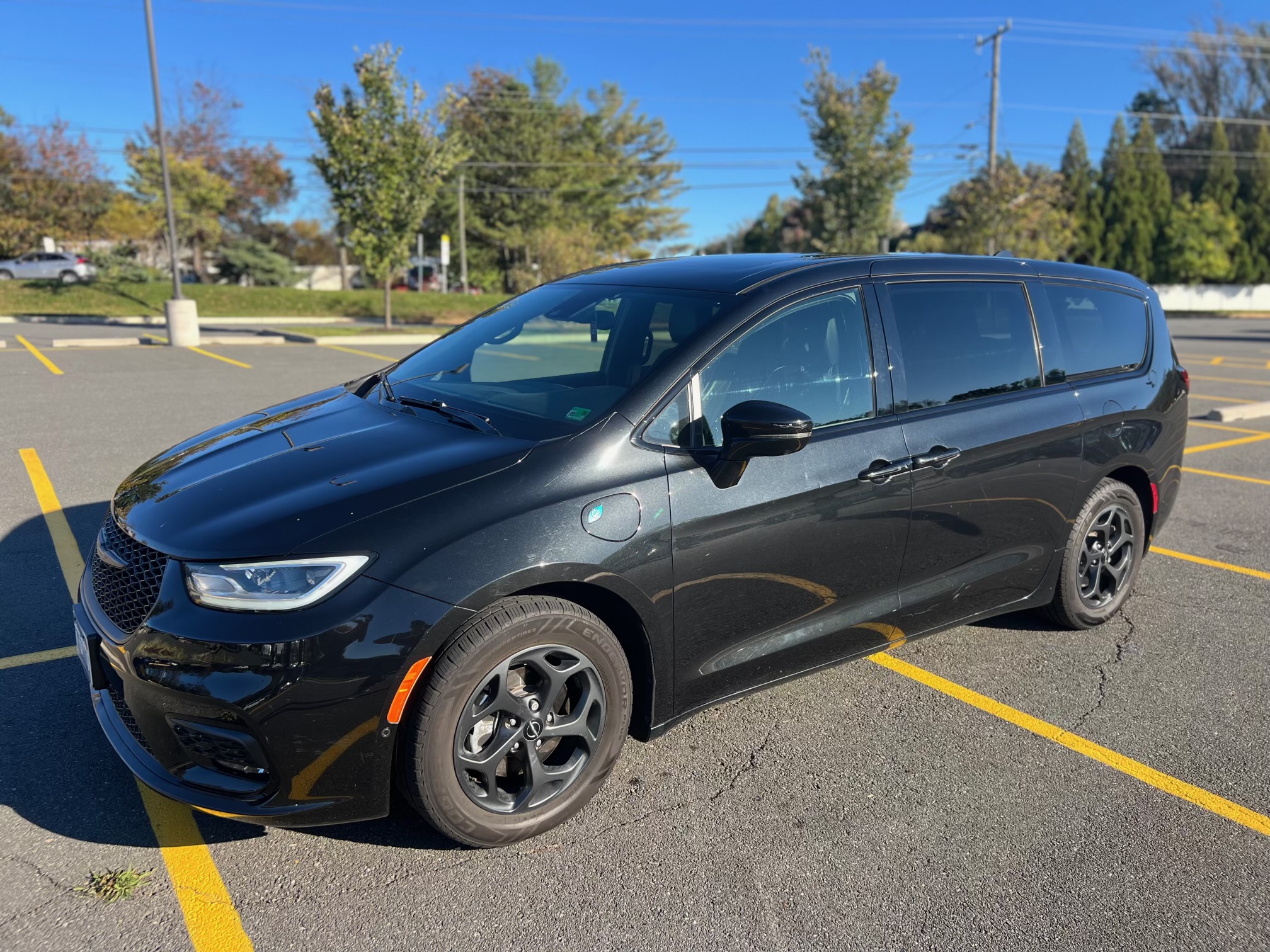 Used 2022 Chrysler Pacifica Limited w/ Uconnect Theater Family Group FWD image 12