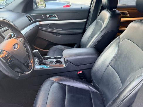 Used 2017 Ford Explorer XLT w/ Equipment Group 202A FWD image 16