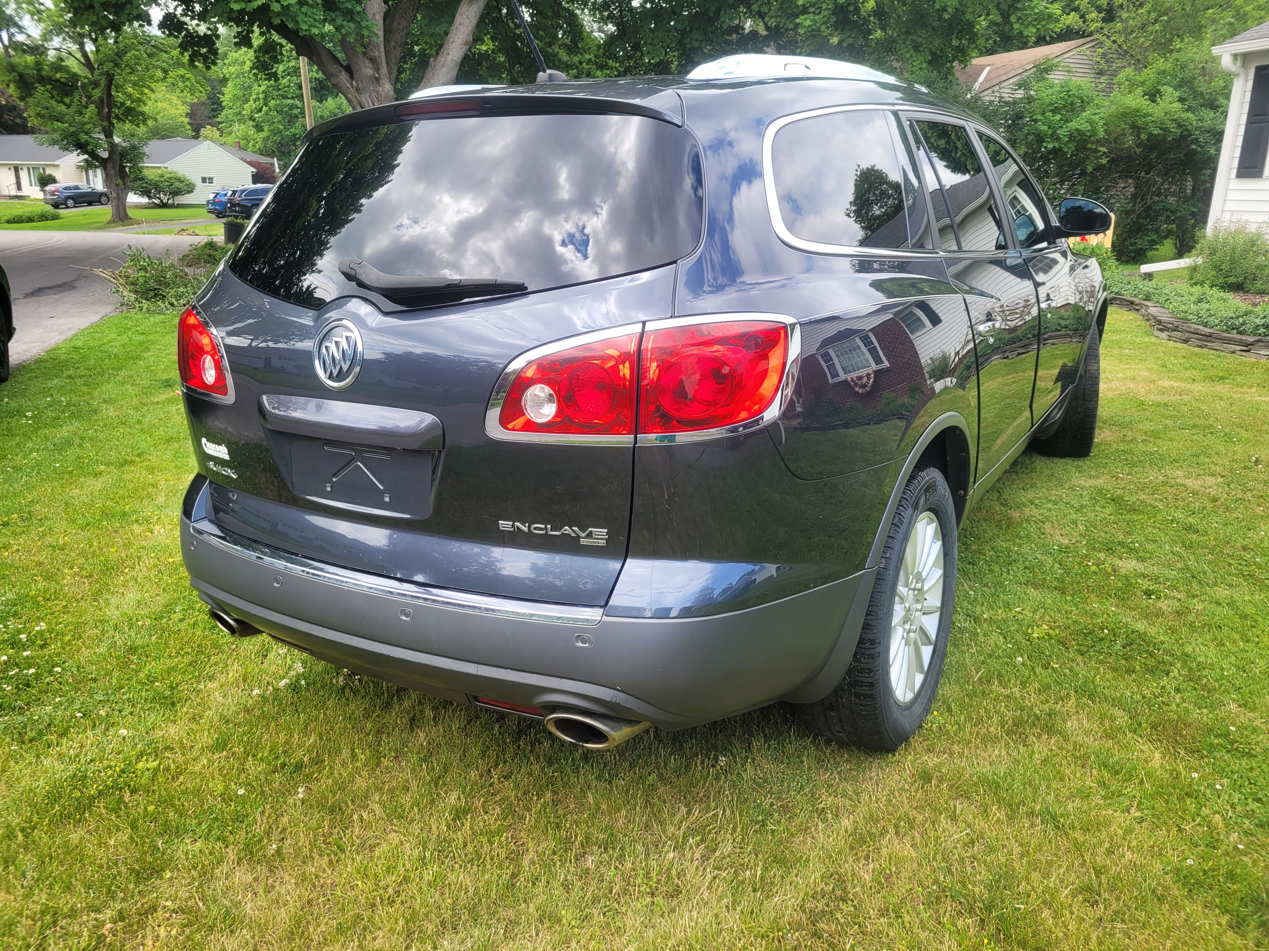 Used 2012 Buick Enclave Leather AWD/4WD image 10