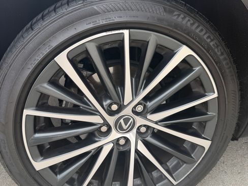 Used 2024 Lexus ES 300h w/ Premium Package FWD image 13