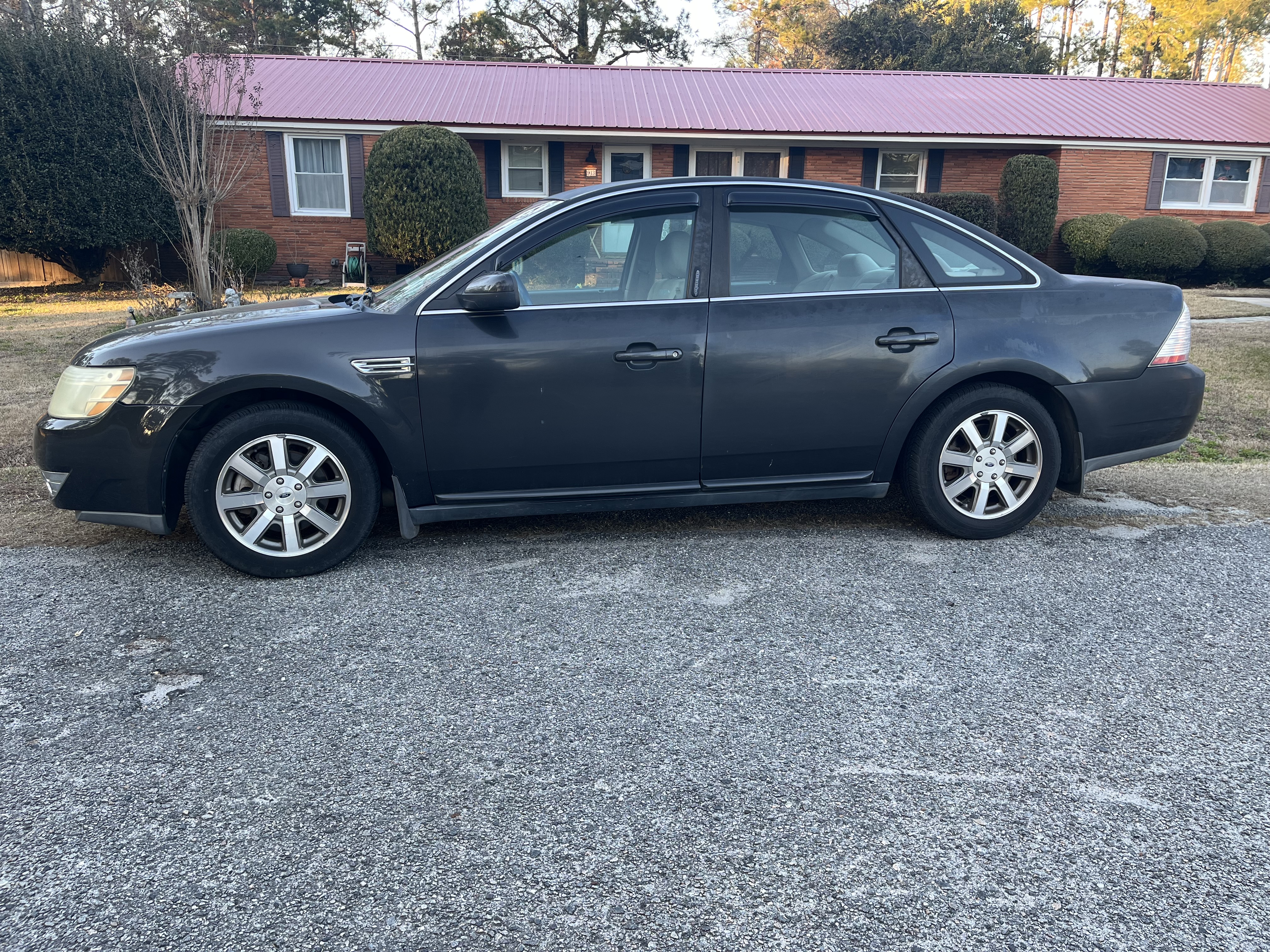 Used 2008 Ford Taurus SEL FWD image 2