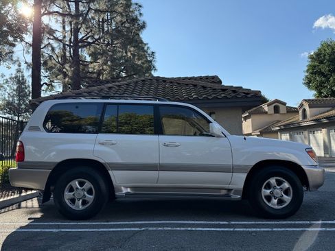 Used 2000 Toyota Land Cruiser Sport Utility 4D image 16