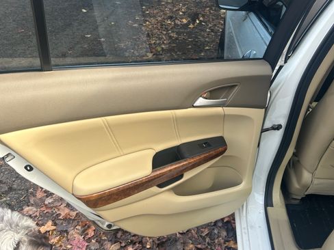 Used 2010 Honda Accord EX-L image 6