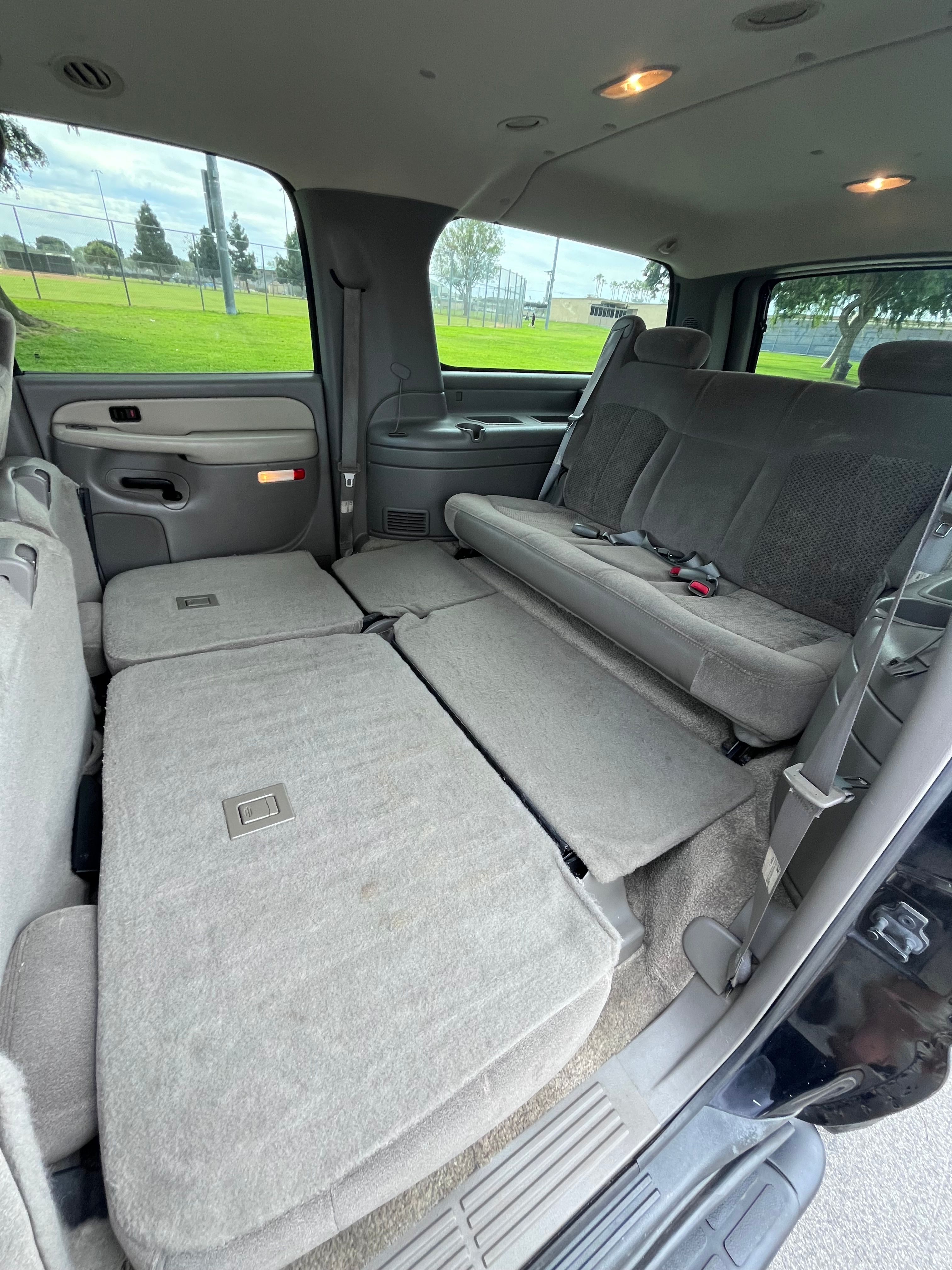 Used 2001 Chevrolet Suburban 2500 LS w/ LS Preferred Equipment Group RWD image 26