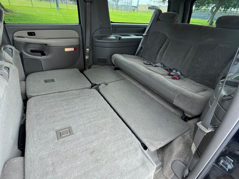 Used 2001 Chevrolet Suburban 2500 LS w/ LS Preferred Equipment Group RWD image 26
