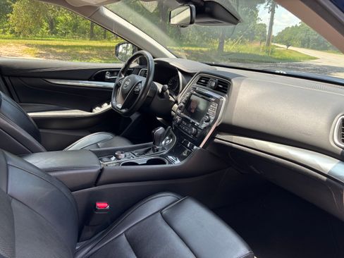 Used 2022 Nissan Maxima SV w/ Floor Mat Group FWD image 12