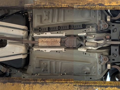 Used 2005 Ford Five Hundred Limited image 10