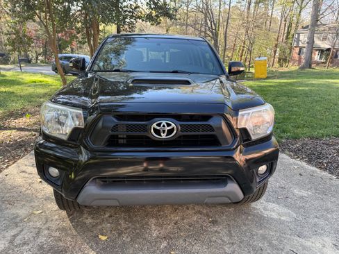 Used 2013 Toyota Tacoma 4x4 Double Cab w/ TRD Sport Pkg image 2
